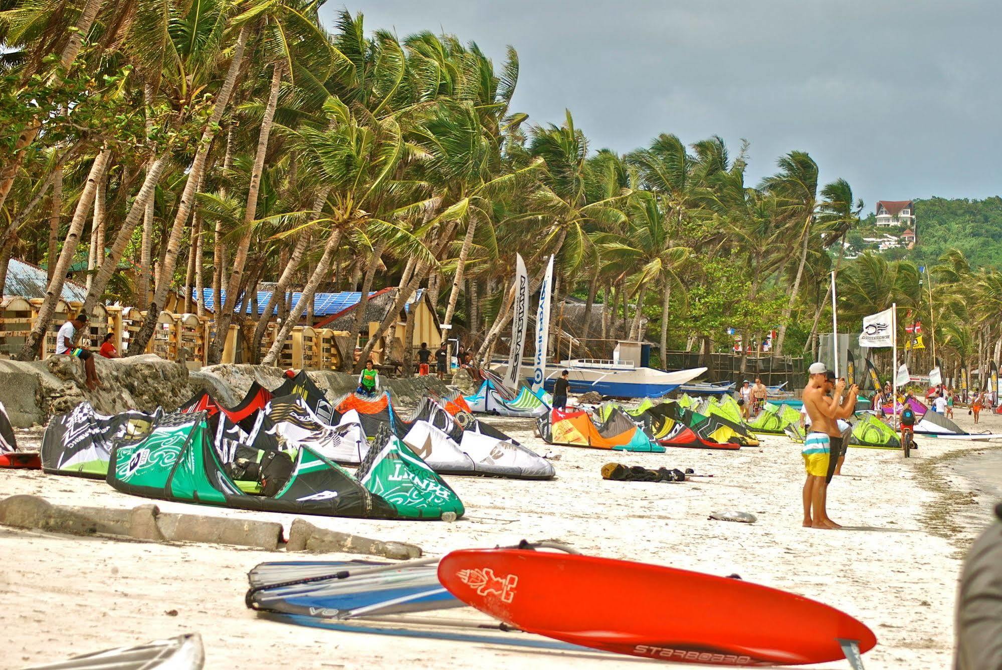 Rieseling Boracay Beach Resort Balabag  エクステリア 写真